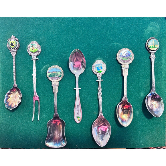 Collectible Vintage Set of 7 Silver-Plated Souvenir Spoons in Wooden Display Box - Picture 2 of 12
